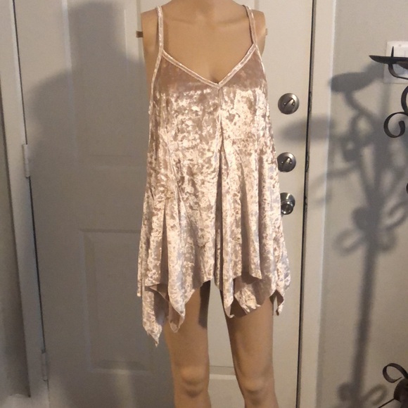 POL Super cute asymmetrical Cami top NWOT SM - Picture 2 of 4